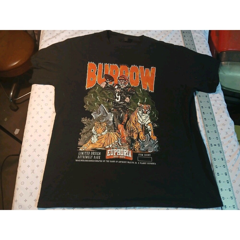 Men's L Joe Burrow Cincinnati Bengals Planet Euphoria Vintage Graphic T-Shirt